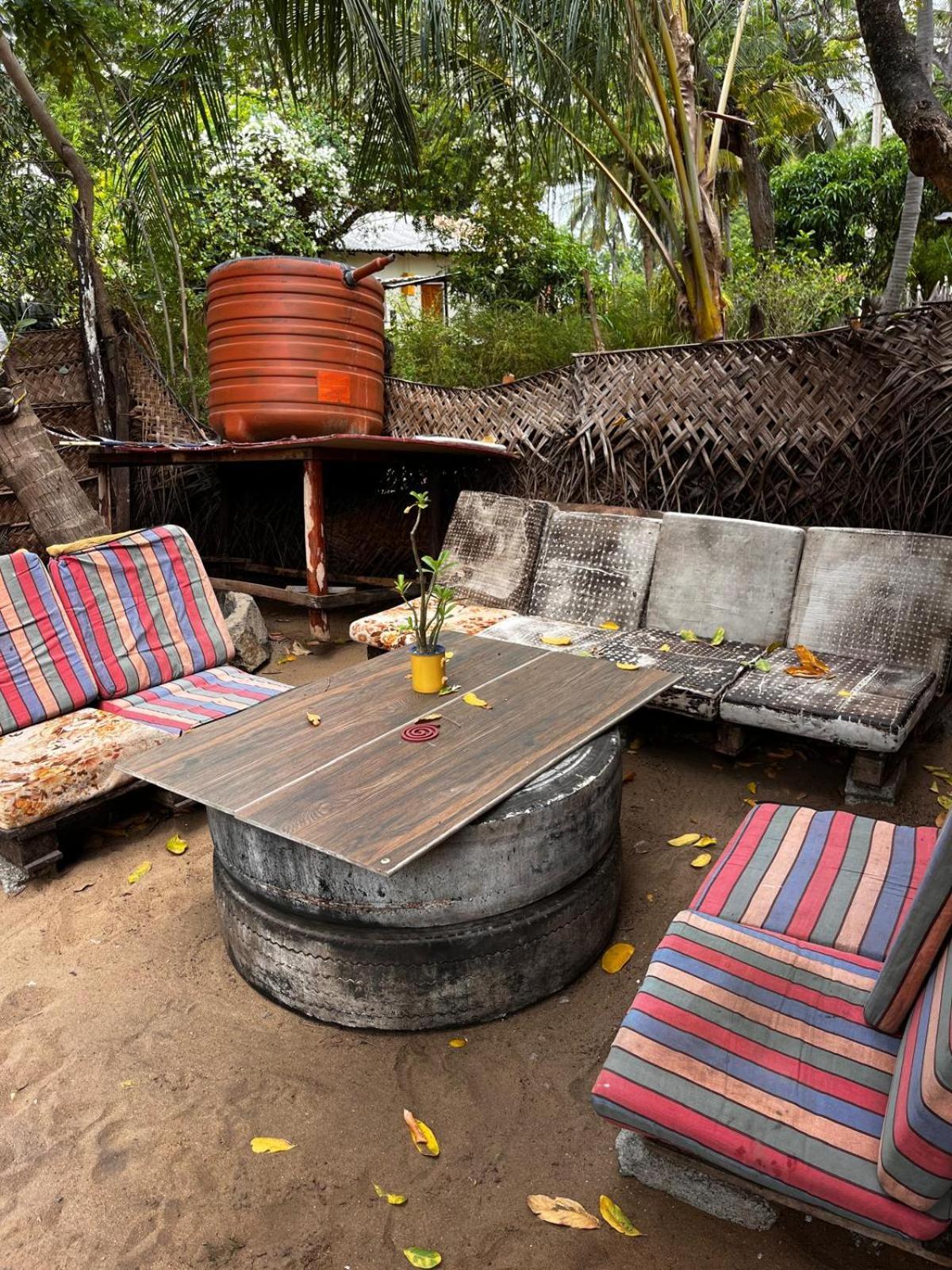 Surfing Lion Hostel Arugam Bay Exterior foto