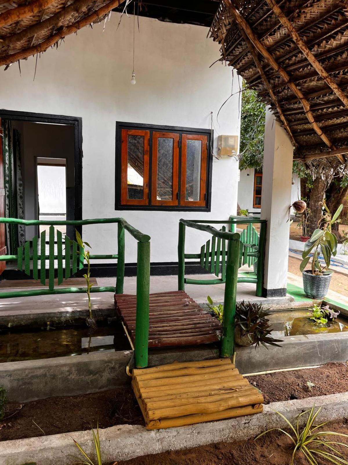 Surfing Lion Hostel Arugam Bay Exterior foto